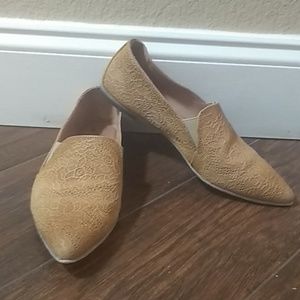 Rare FREE PEOPLE "Ella" Tan Suede Perforated Shoes